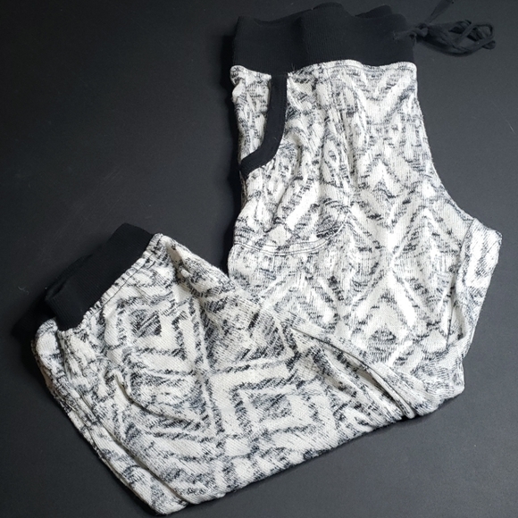 No Boundaries Pants - *No Boundaries Cropped Jogger - Medium (7-9)